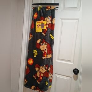 *New* Old School Donkey Kong Gray/Red/Yellow Twin Size Throw Blanket